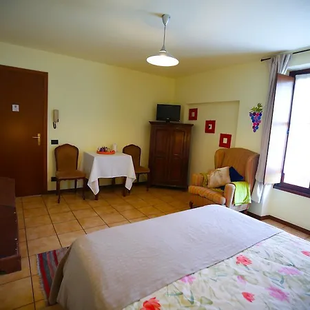 Al Tagliere Di Nese Affittacamere *